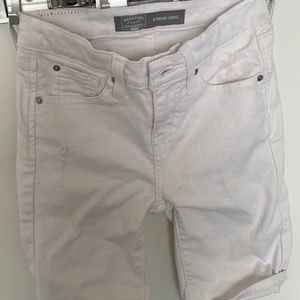 Girls size 8 Levi bermuda shorts